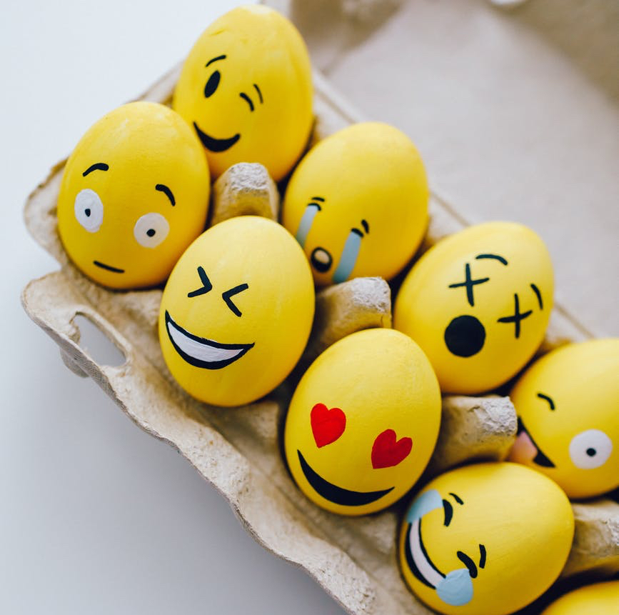 pensamiento crítico, análisis, razonamiento, evaluación, resolución de problemas, pensamiento lógico, habilidades cognitivas, toma de decisiones, escepticismo, cuestionamiento, evaluación de la información, razonamiento deductivo, razonamiento inductivo, sesgo cognitivo, mente abierta, creatividad, independencia intelectual, argumentación, racionalidad, basado en evidencia, desarrollo cognitivo, resolución de problemas complejos, pensamiento lateral, flexibilidad cognitiva, pensamiento reflexivo