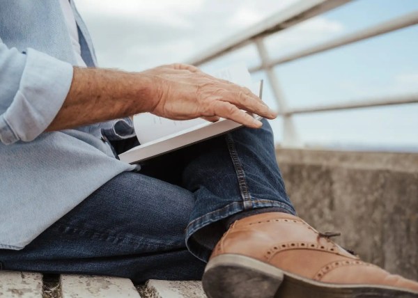 Neurología, Aprendizaje de lenguas, Lenguaje y cerebro, Dificultades en el aprendizaje de una nueva lengua, Edad y procesamiento del lenguaje, edad, Aprendizaje, plasticidad cerebral, Lenguaje y envejecimiento